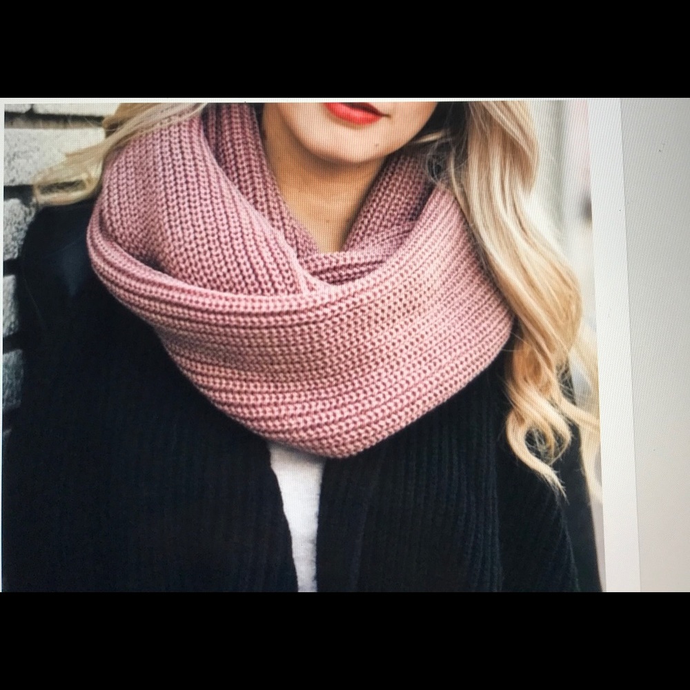 Host Pick🎉 Versatile Infinity Scarf